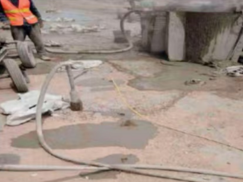 鼎城水泥混凝土路面板底注浆技术 路面脱空注浆整治方案