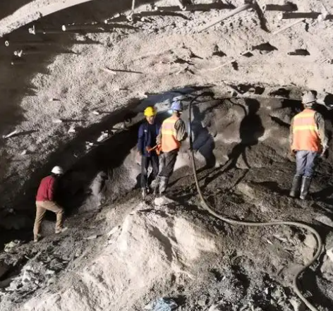 鼎城拱顶带模注浆料的施工流程及注意事项